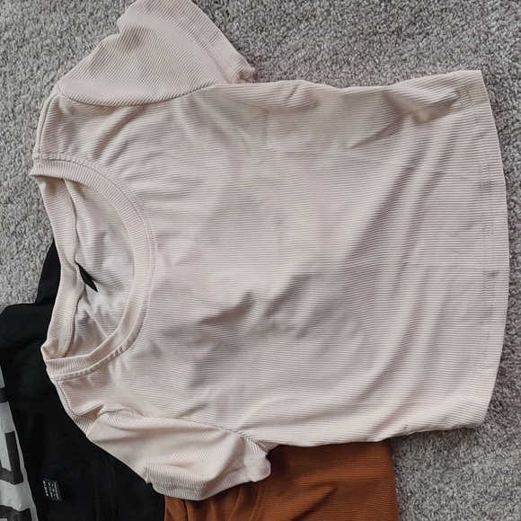 Tops - Picture 3 of 4